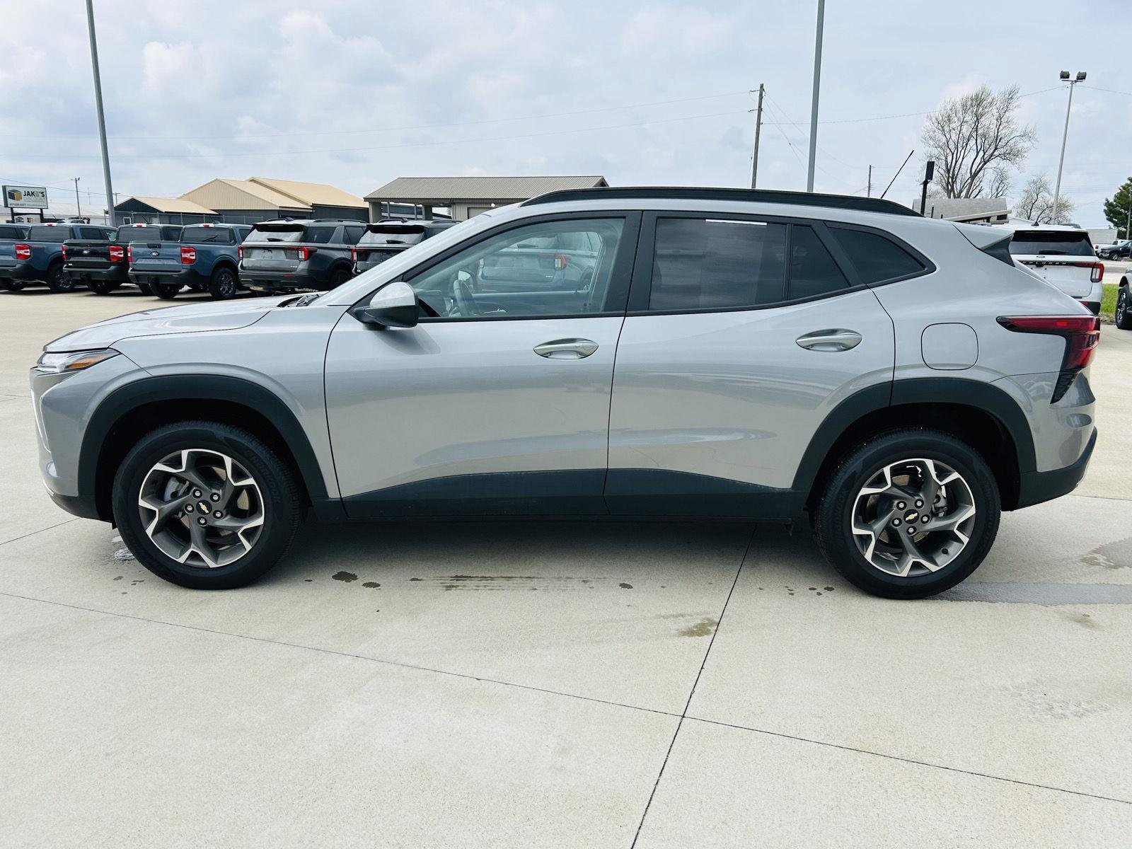 Used 2025 Chevrolet Trax LT w/ Driver Confidence Package image 34