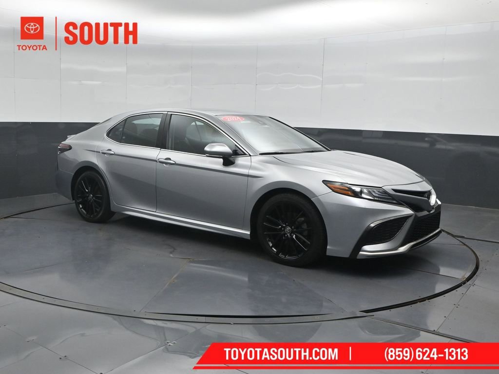 Used 2024 Toyota Camry XSE FWD image 4