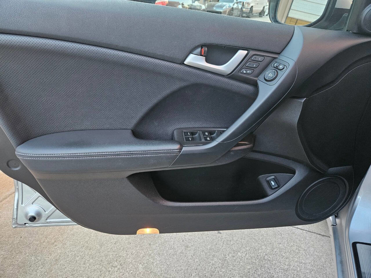 Used 2011 Acura TSX w/Tech 4dr Sedan 5A w/Technolo image 26