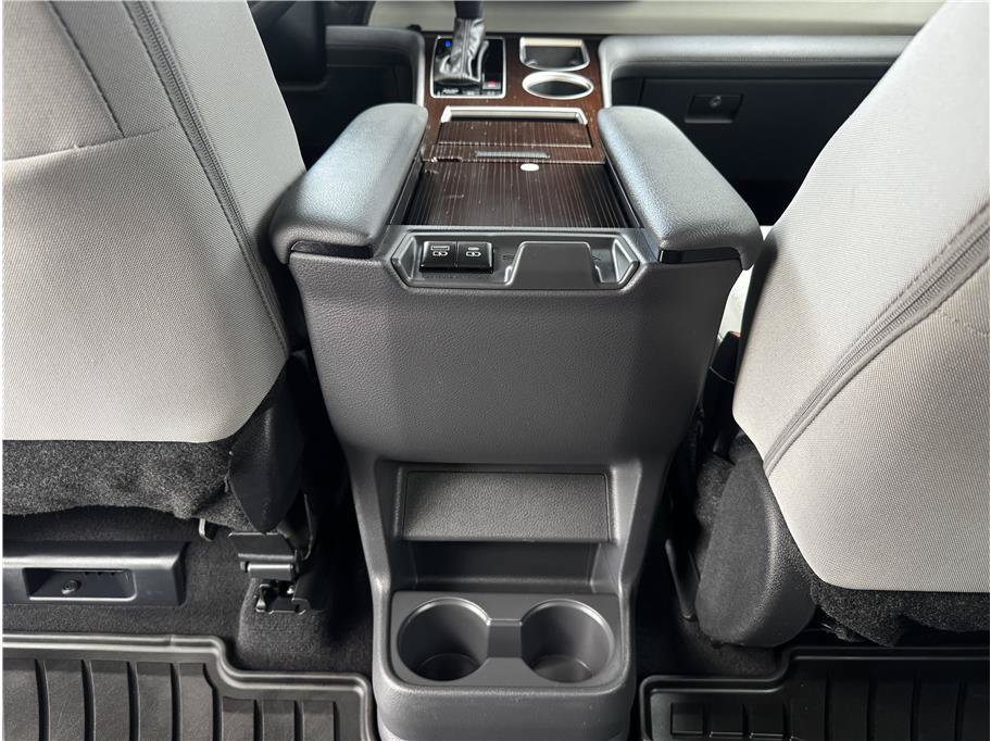 Used 2024 Toyota Sienna LE AWD/4WD image 18