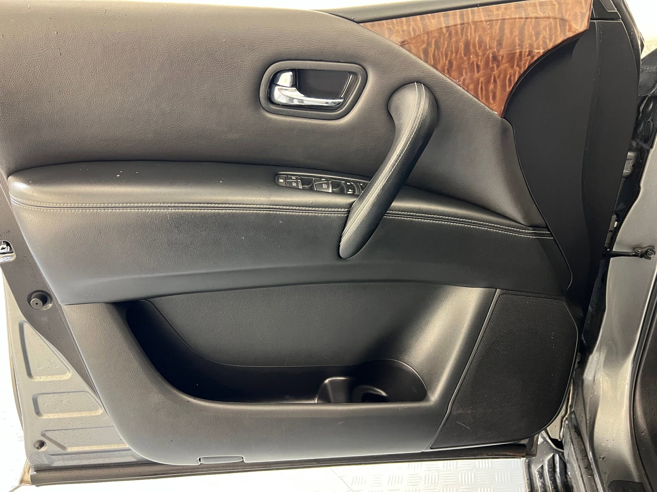 Used 2017 Nissan Armada SV image 22