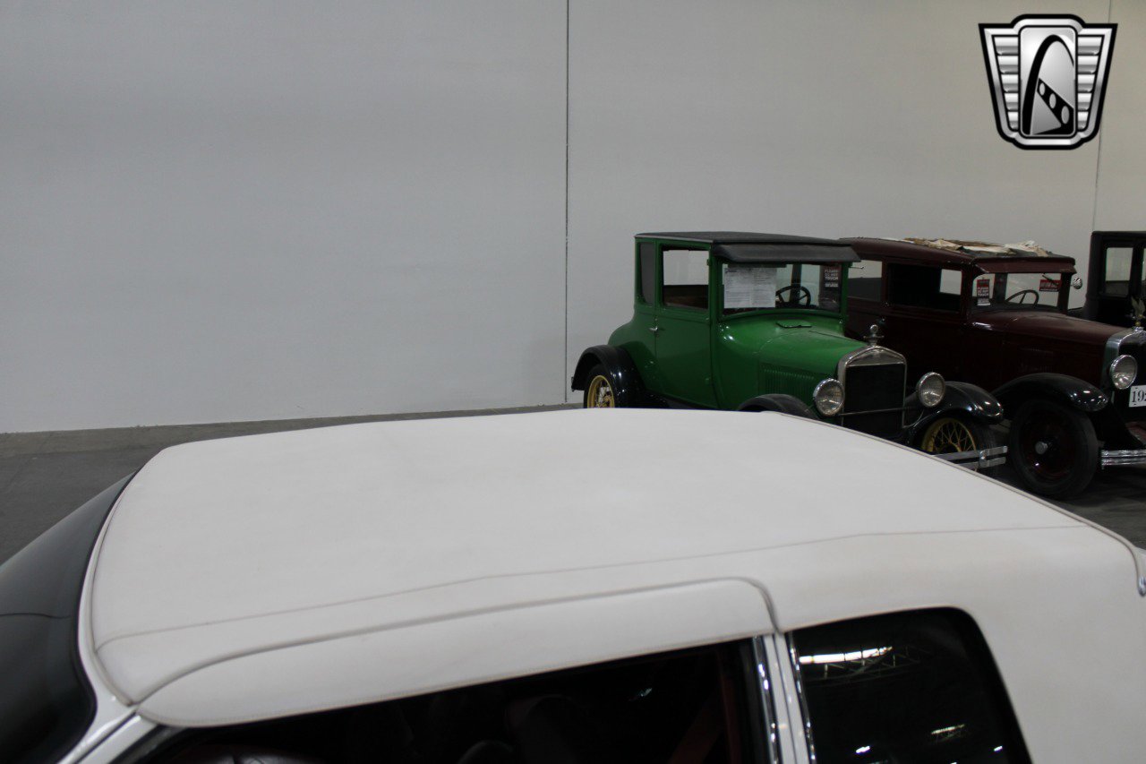 Used 1992 Cadillac De Ville Coupe image 10