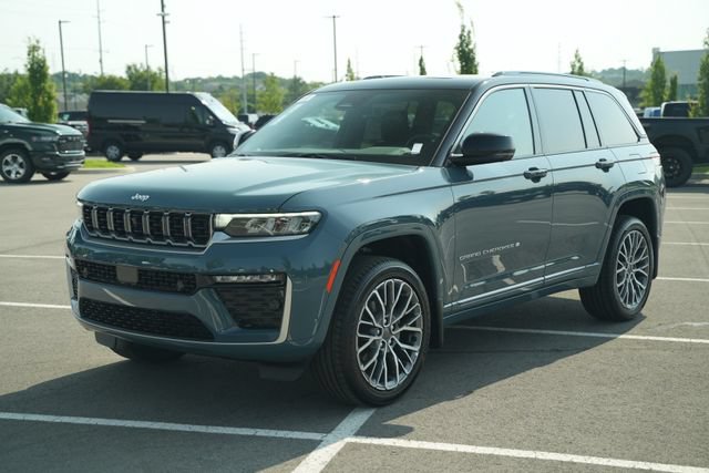New 2026 Jeep Grand Cherokee Summit w/ MOPAR Finishing Package AWD/4WD image 3
