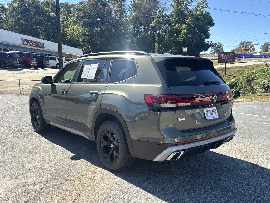 Used 2024 Volkswagen Atlas Peak Edition SE AWD/4WD image 5