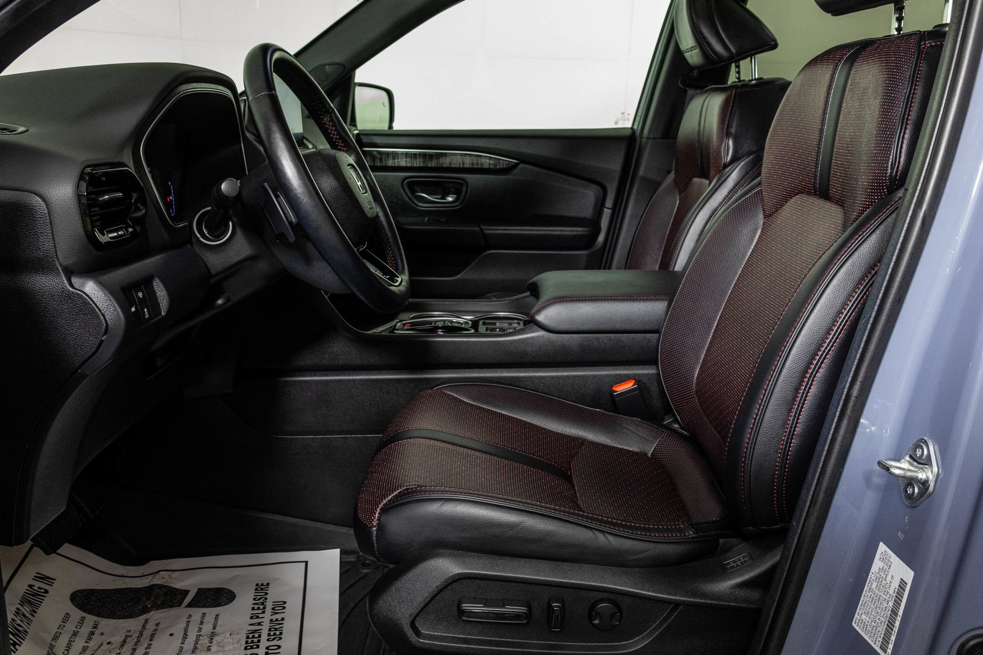 Used 2025 Honda Pilot Black Edition image 28