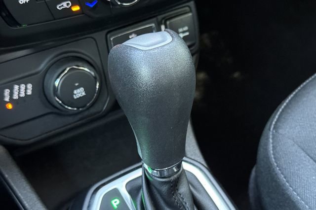 Used 2023 Jeep Renegade Latitude AWD/4WD image 34