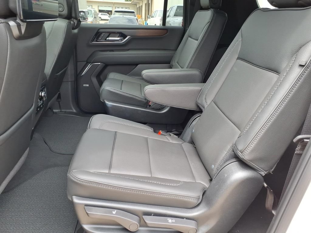 New 2026 GMC Yukon XL Denali w/ Denali Reserve Package RWD image 11