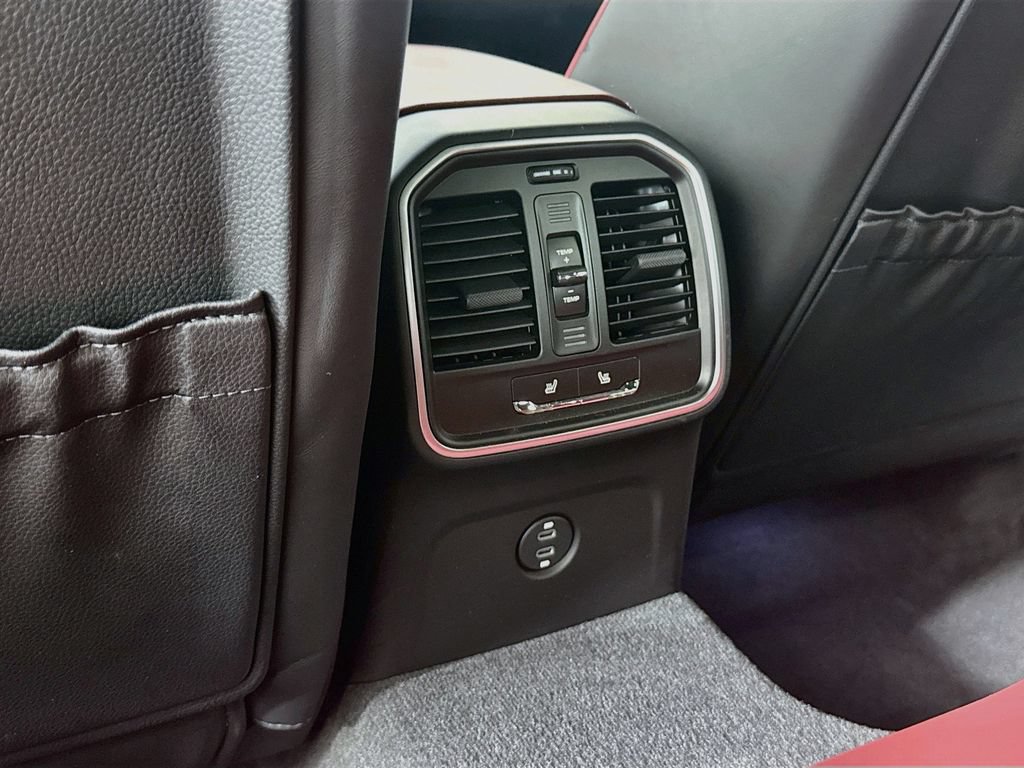 Certified 2026 Porsche Macan AWD/4WD image 25