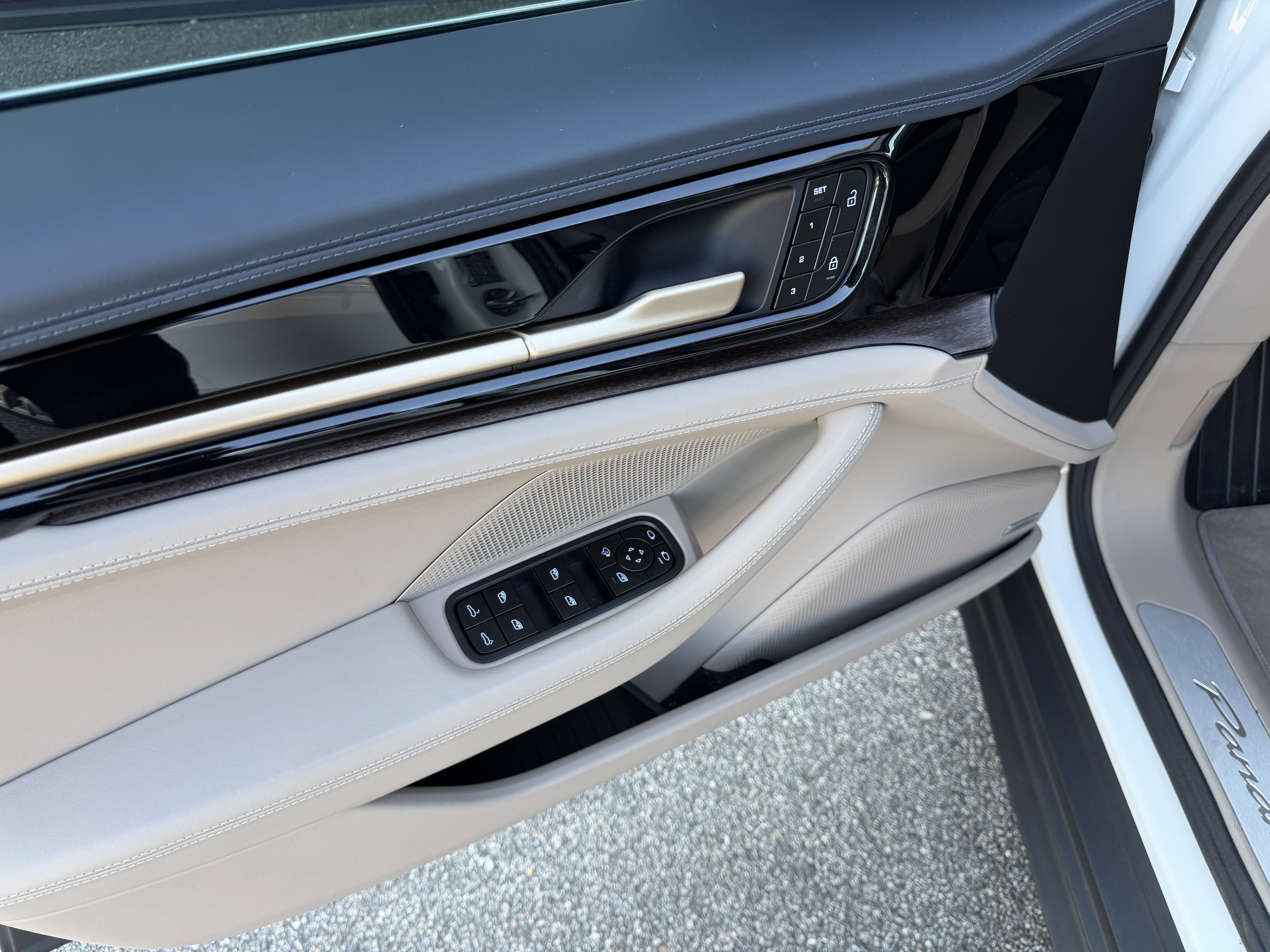 Certified 2024 Porsche Panamera 4 image 26