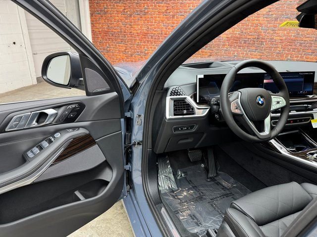 Used 2026 BMW X7 xDrive40i AWD/4WD image 9
