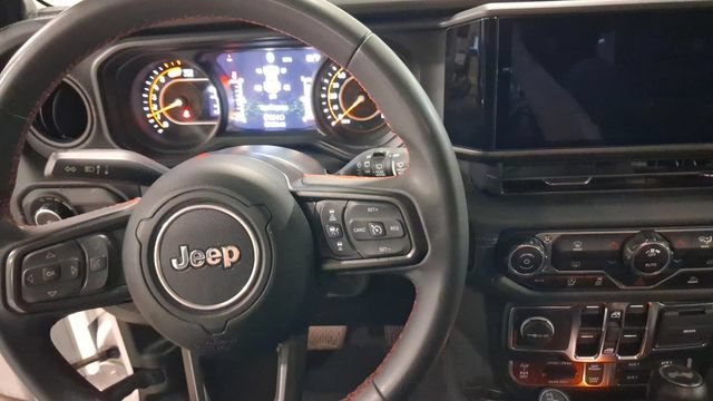 Used 2024 Jeep Wrangler Unlimited Rubicon AWD/4WD image 10