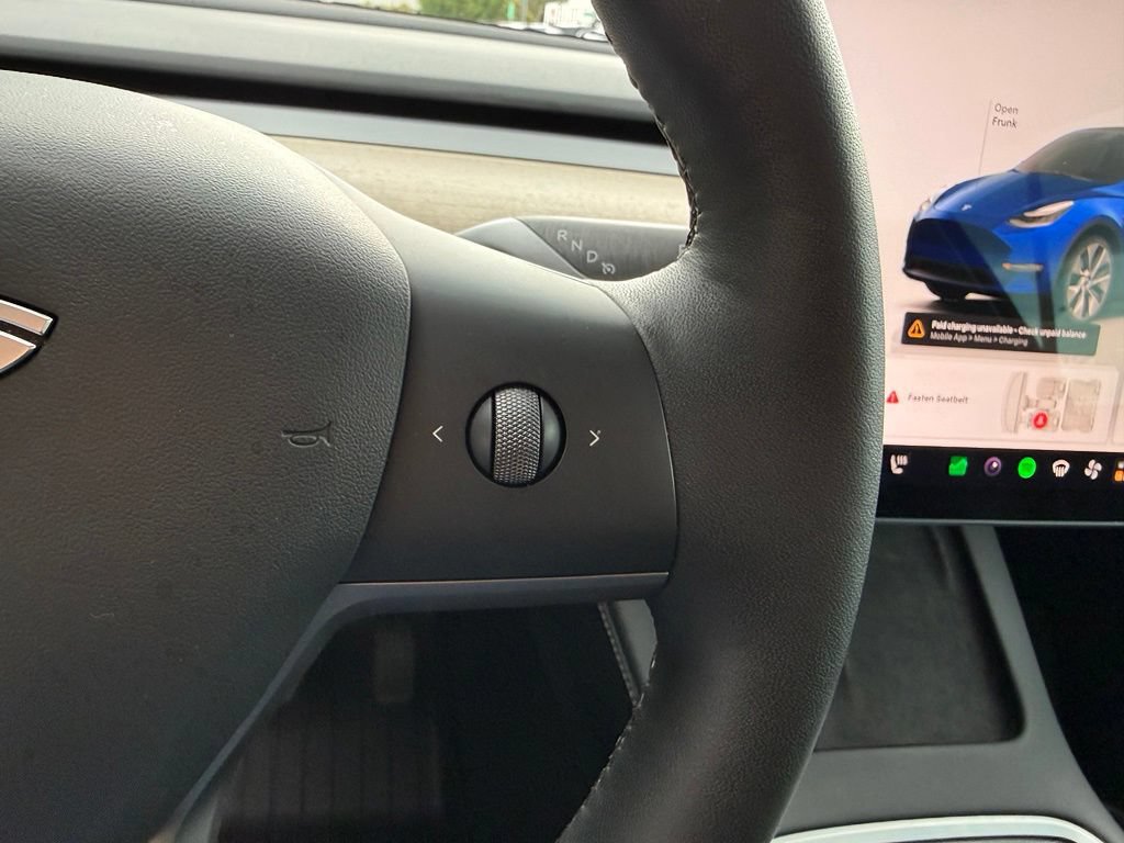 Used 2022 Tesla Model Y Long Range AWD/4WD image 26