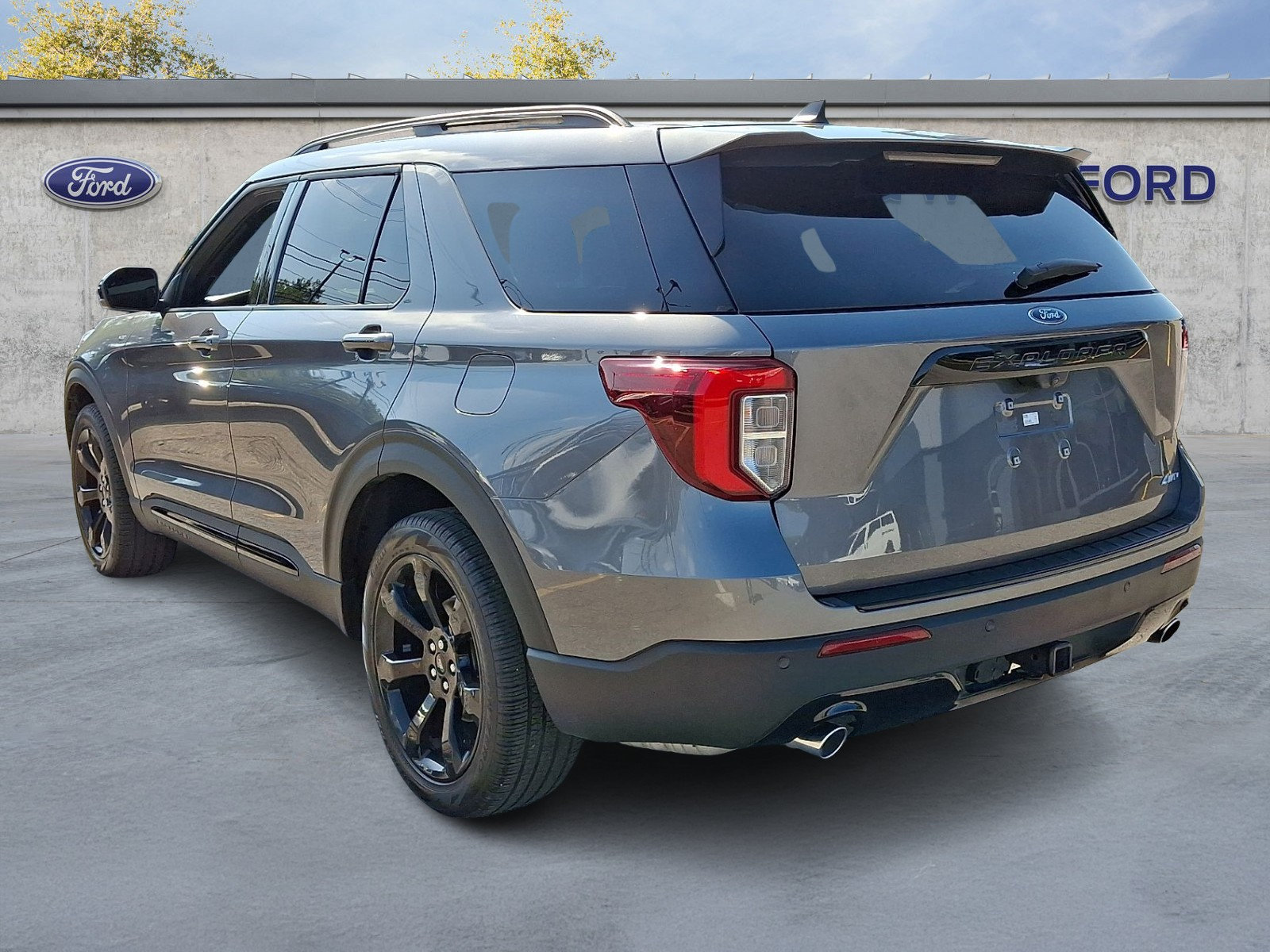Certified 2024 Ford Explorer ST-Line w/ Class IV Trailer Tow Package AWD/4WD image 4