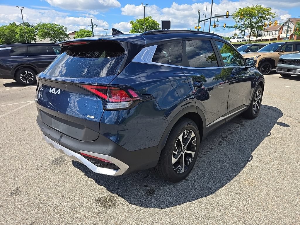 Certified 2023 Kia Sportage EX w/ EX Premium Package AWD/4WD image 3