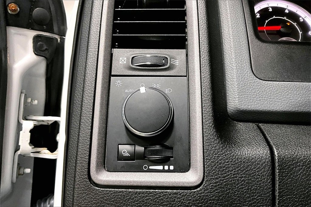 Used 2018 RAM 2500 Tradesman w/ Chrome Appearance Group image 16