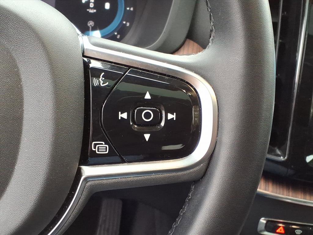 Used 2024 Volvo XC60 B5 Plus image 26