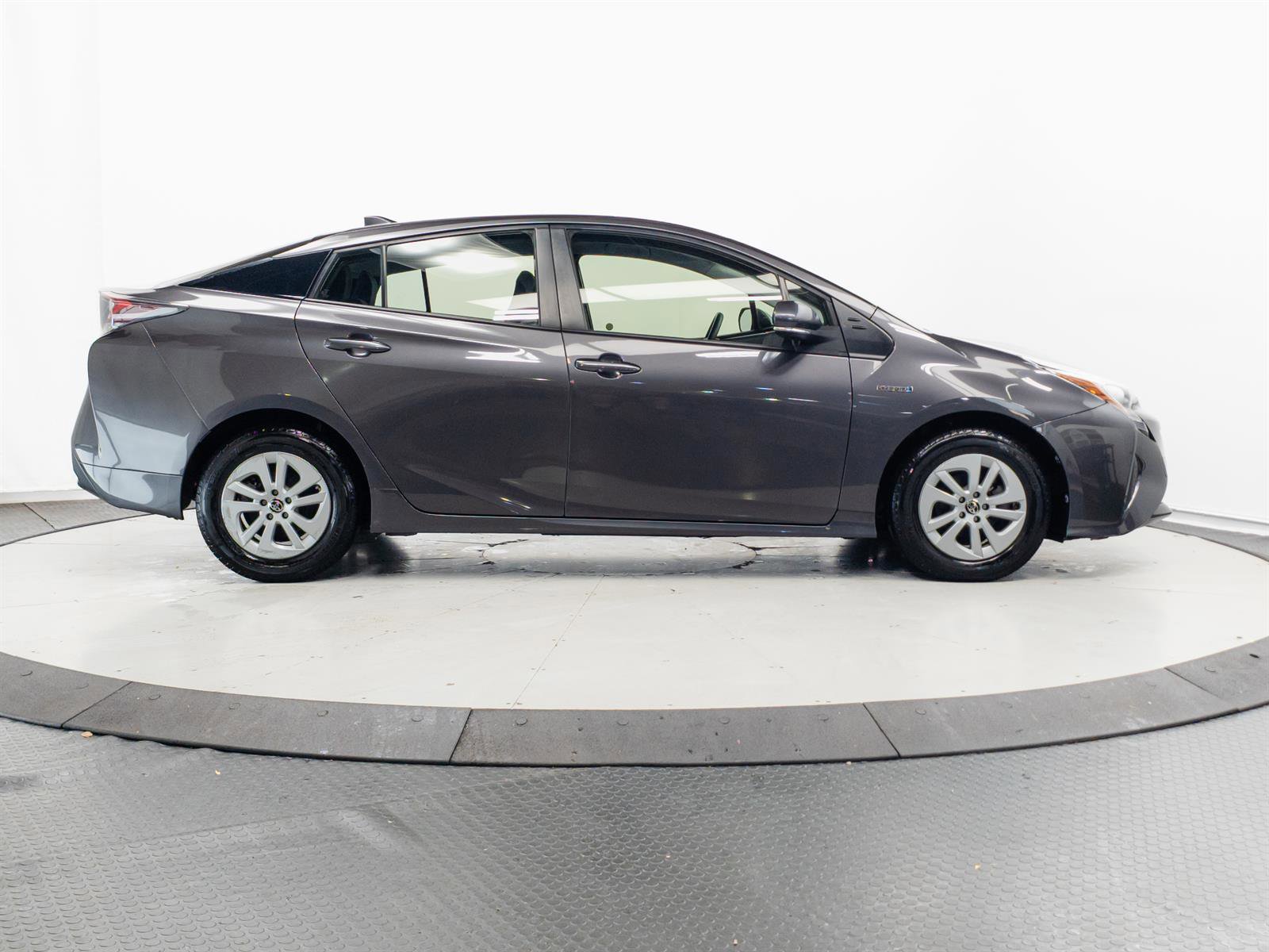 Used 2016 Toyota Prius Two FWD image 11