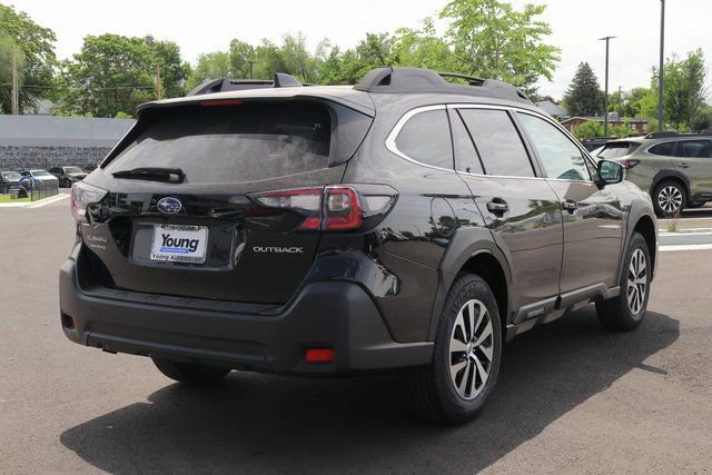 Used 2025 Subaru Outback Premium image 3