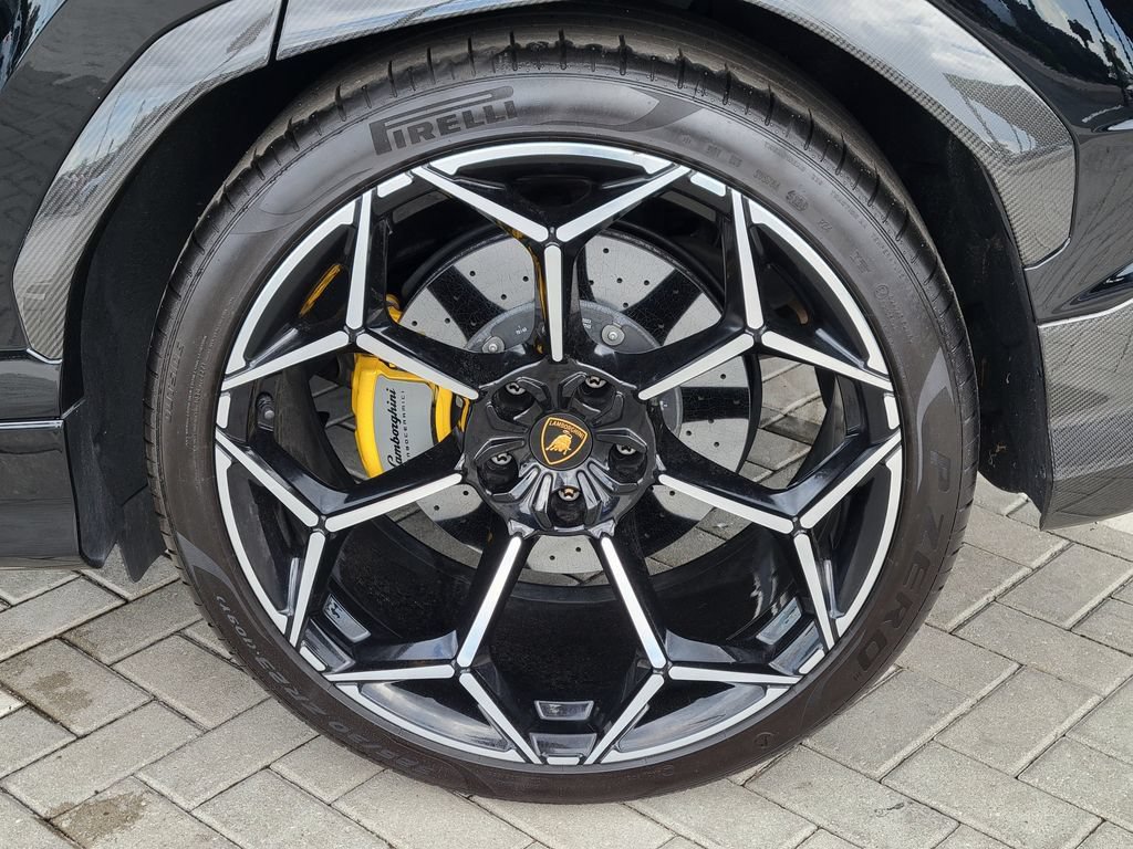Used 2023 Lamborghini Urus Performante AWD/4WD image 7