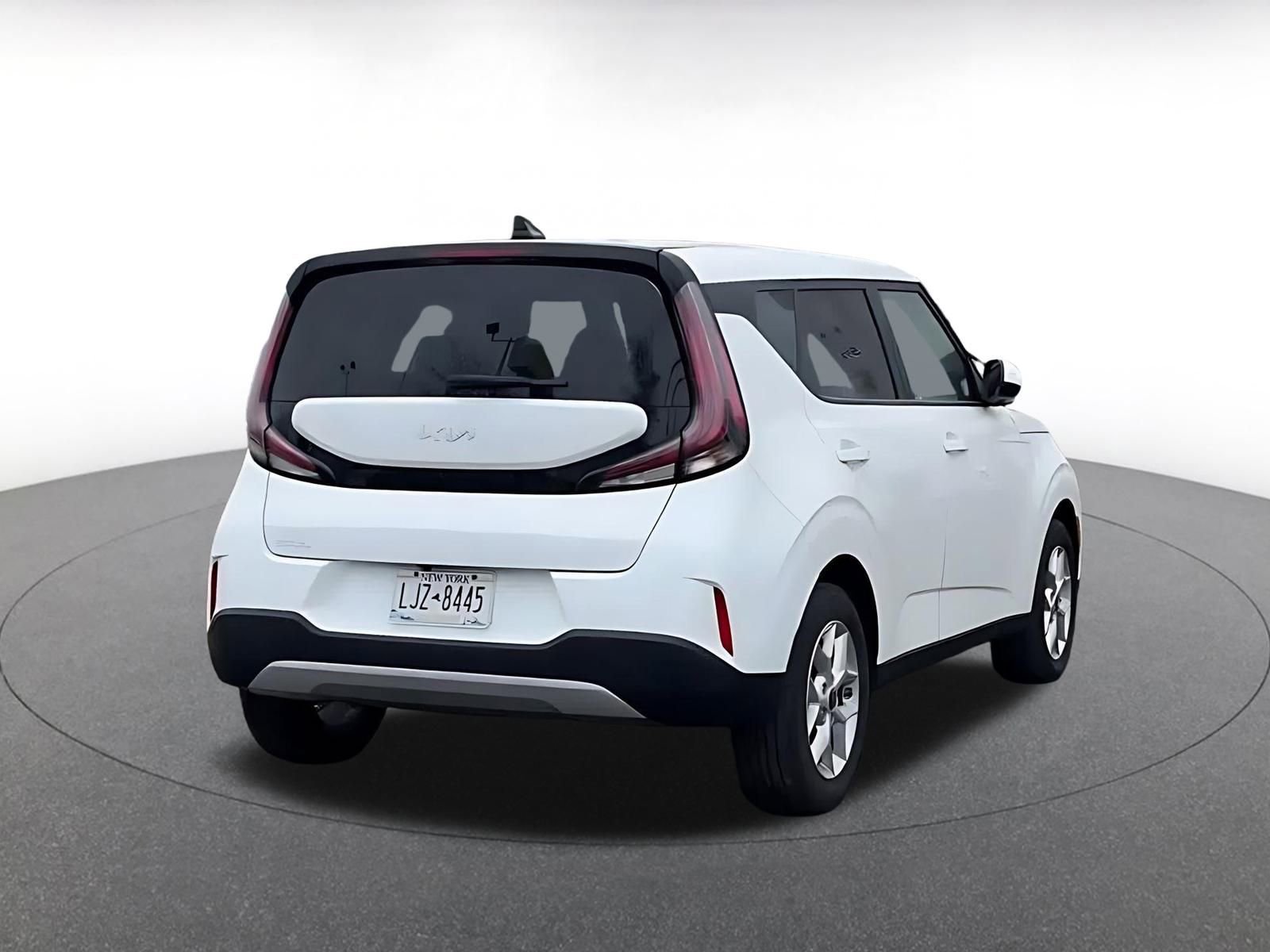 Used 2025 Kia Soul LX w/ LX Technology Package image 12