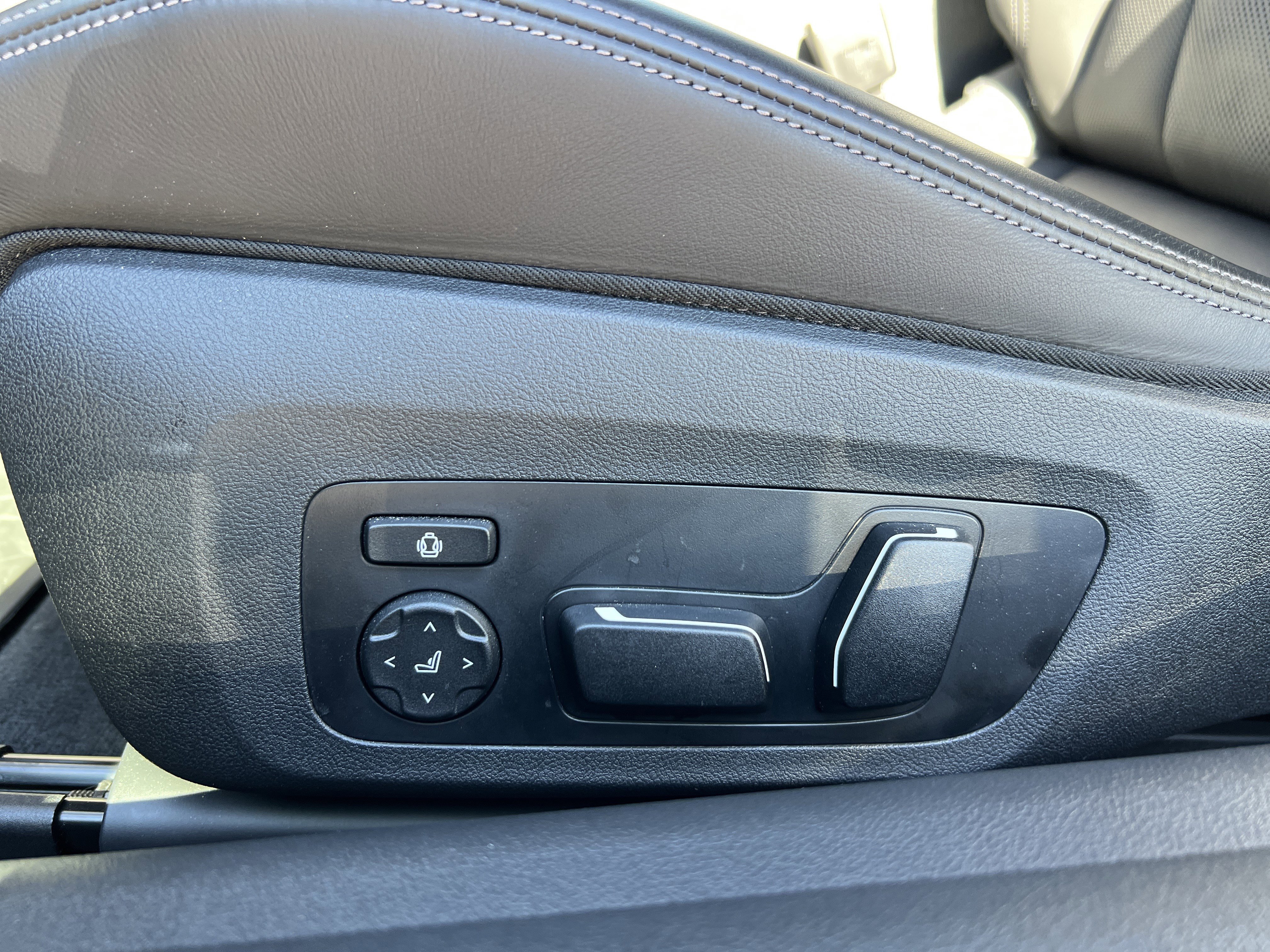 Used 2025 BMW M4 xDrive Competition image 37