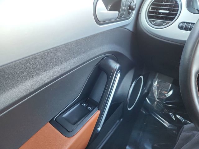 Used 2015 Volkswagen Beetle 1.8T Classic image 30