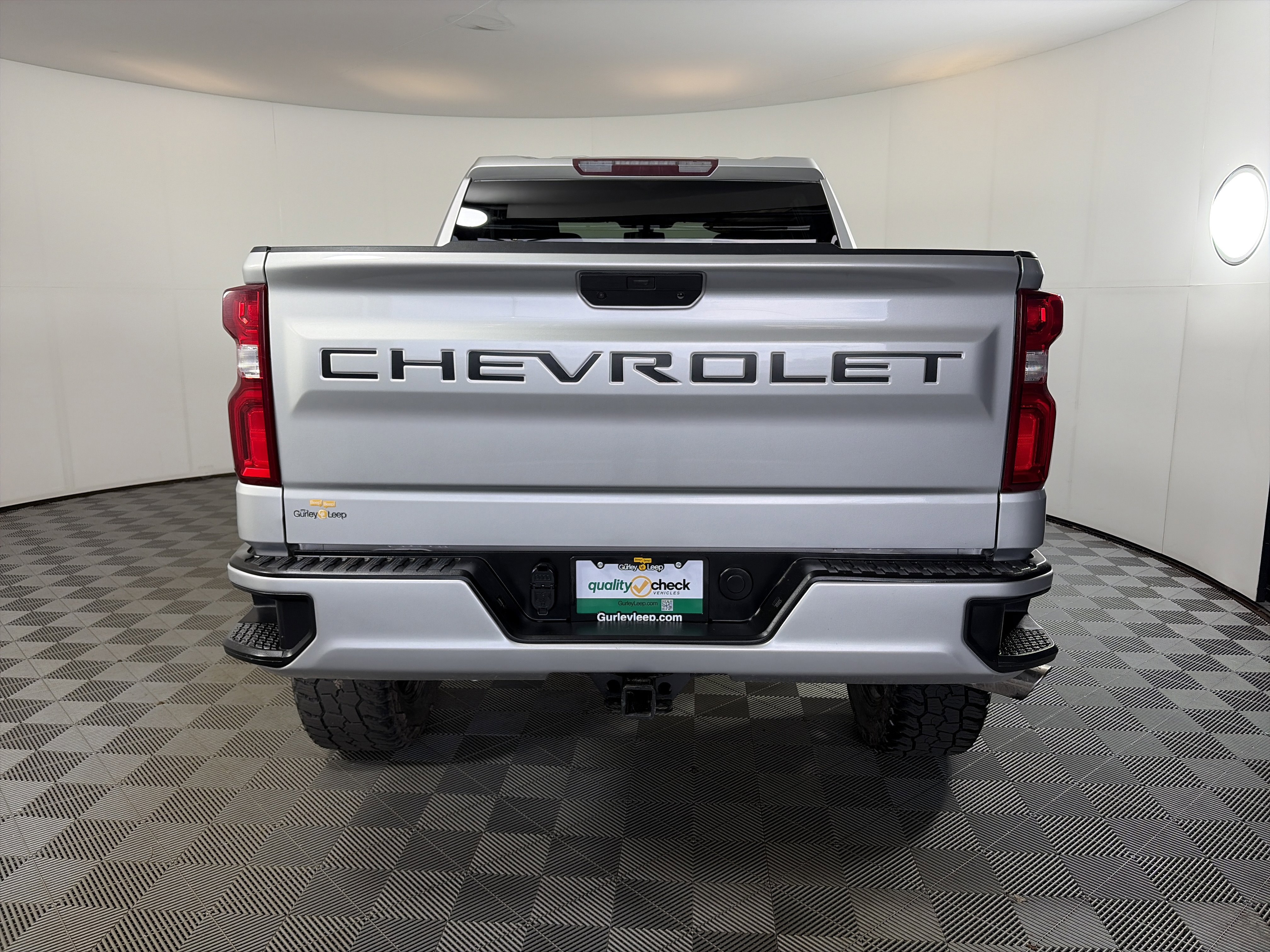 Used 2020 Chevrolet Silverado 1500 Custom w/ Custom Value Package AWD/4WD image 9