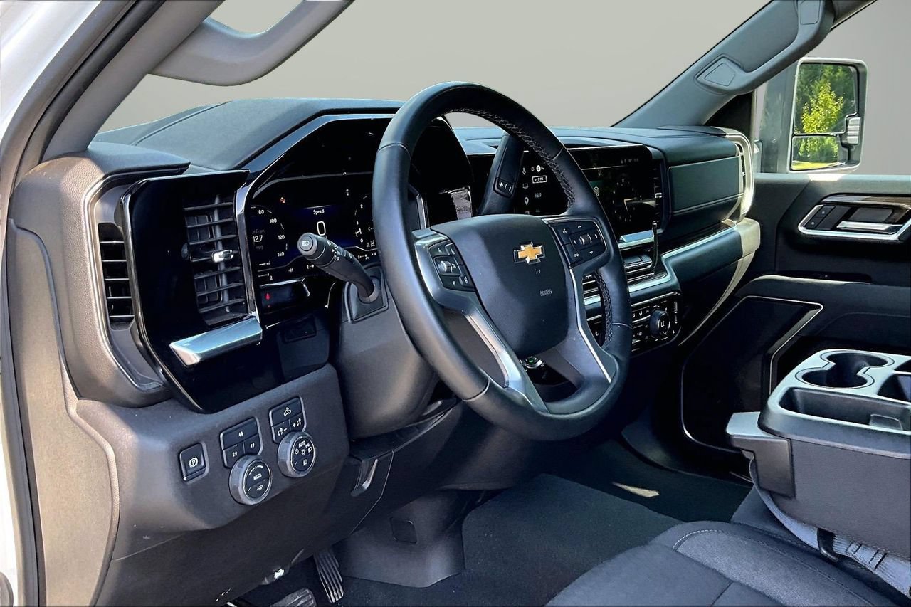 Used 2025 Chevrolet Silverado 2500 LT w/ Convenience Package AWD/4WD image 19