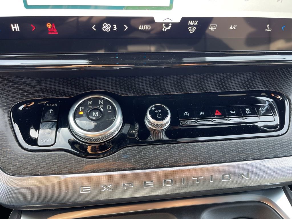 New 2025 Ford Expedition Max Platinum w/ Stealth Performance Package image 11