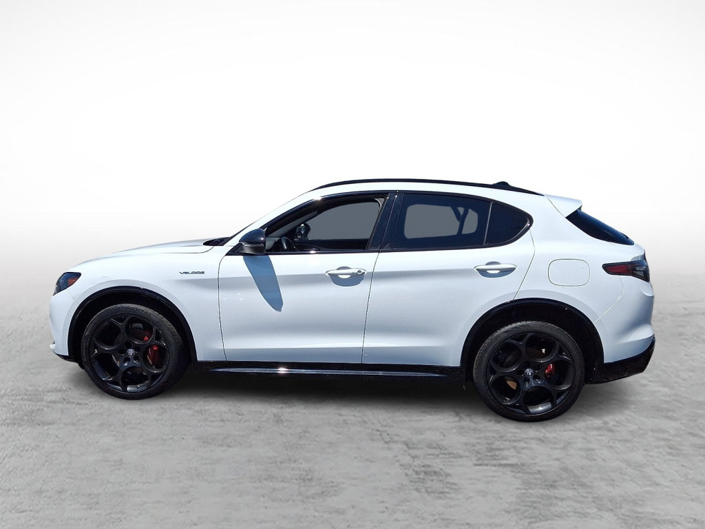 Used 2024 Alfa Romeo Stelvio Veloce AWD/4WD image 2