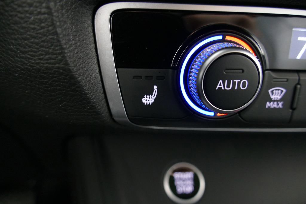 Used 2025 Audi Q3 2.0T Premium image 14