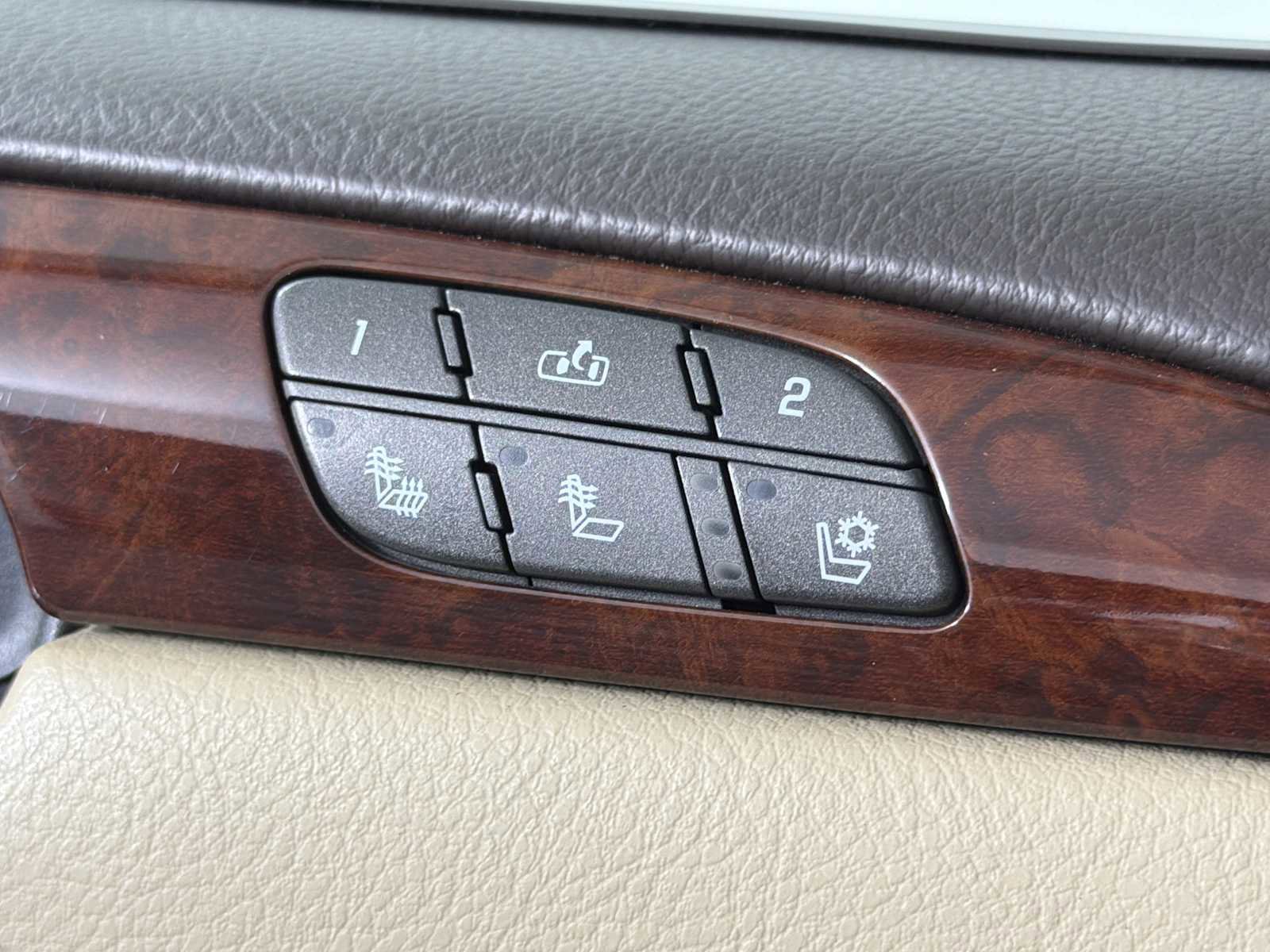 Used 2007 Buick Lucerne CXL w/ Luxury Package FWD image 27