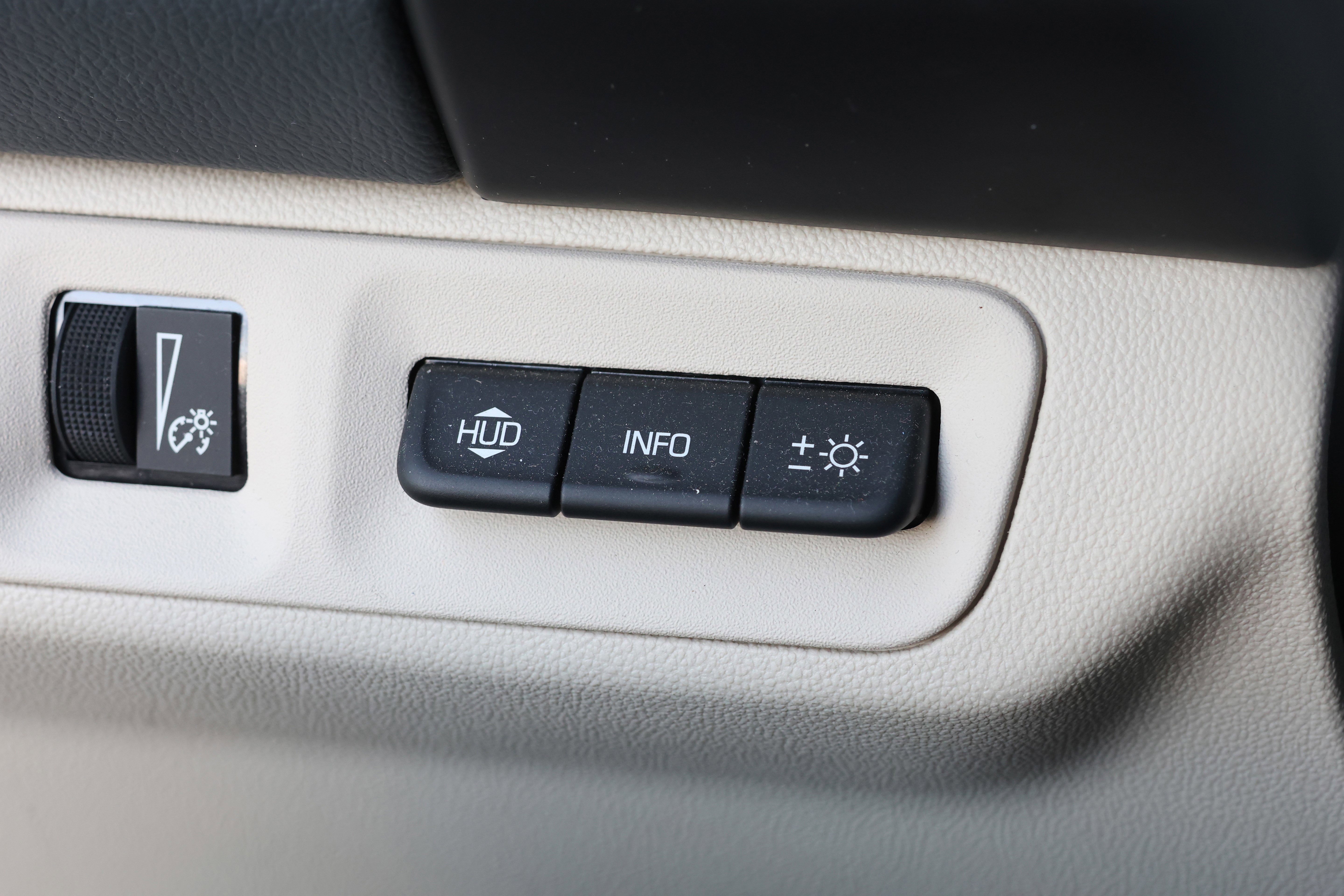 Used 2023 GMC Acadia Denali w/ Denali Ultimate Package image 16