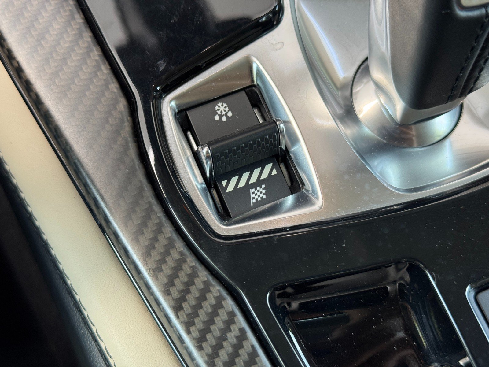 Used 2019 Jaguar F-TYPE R-Dynamic RWD image 34
