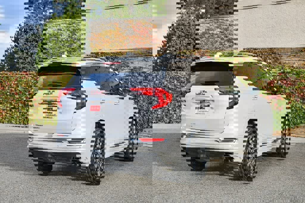 Used 2020 GMC Terrain Denali w/ Denali Premium Package image 6