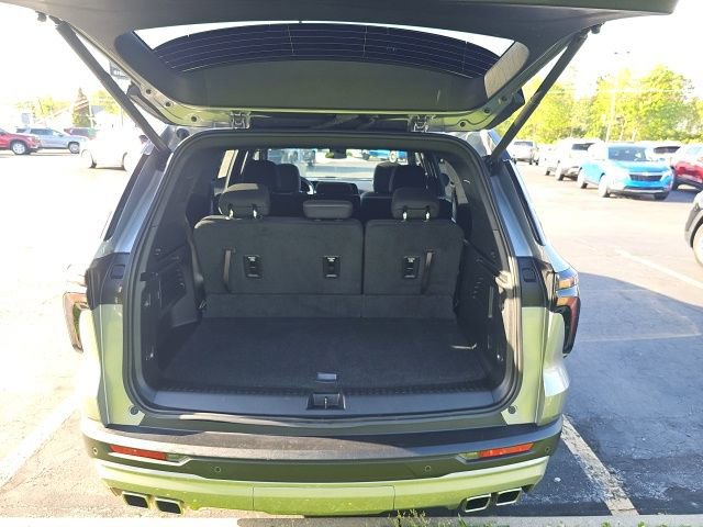 Used 2025 Chevrolet Traverse LT w/ Sun and Wheel Package AWD/4WD image 14