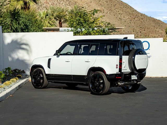 Used 2025 Land Rover Defender 110 X-Dynamic SE image 9