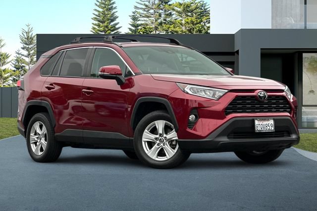 Used 2021 Toyota RAV4 XLE w/ Convenience Package FWD video 2