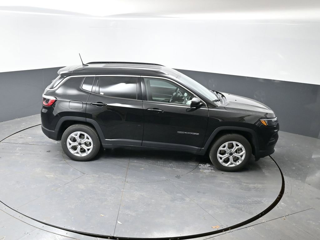 Used 2025 Jeep Compass Latitude image 15