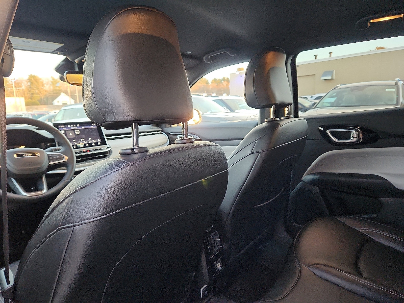 Used 2025 Jeep Compass Limited image 24