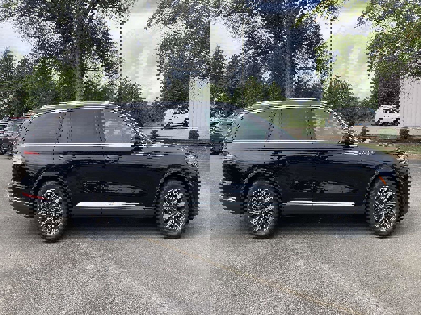 New 2025 Lincoln Aviator 2WD w/ Equipment Group 101A image 2