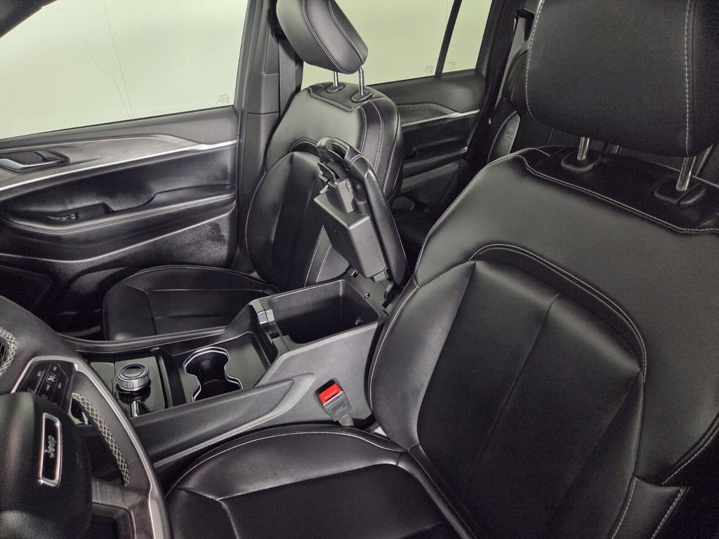 Certified 2025 Jeep Grand Cherokee Limited w/ MOPAR Finishing Package AWD/4WD image 24