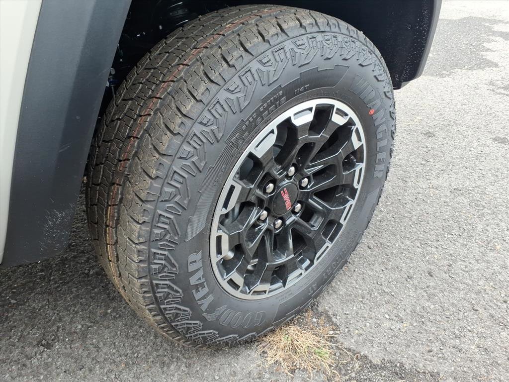 New 2026 GMC Canyon AT4 w/ Technology Plus Package image 8