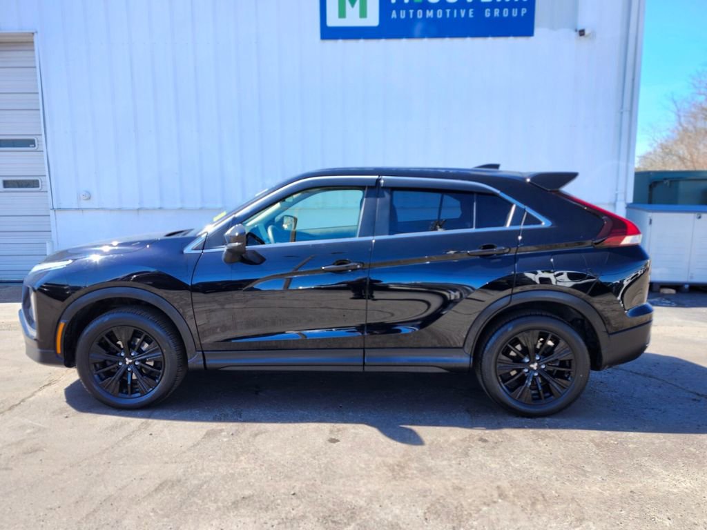 Used 2022 Mitsubishi Eclipse Cross LE image 2