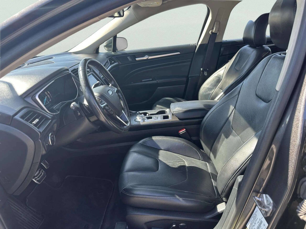 Used 2017 Ford Fusion Titanium image 12