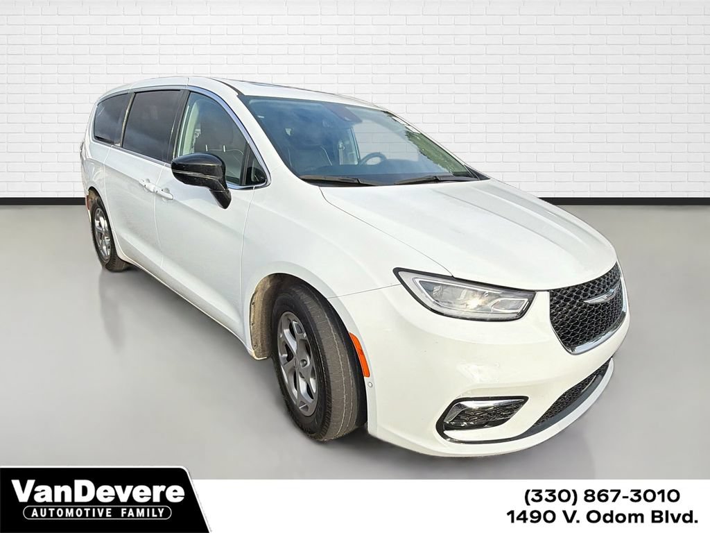 Used 2024 Chrysler Pacifica Limited