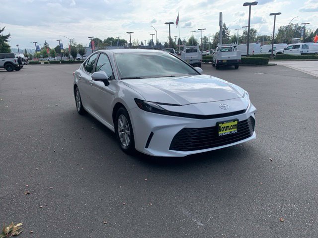 Used 2025 Toyota Camry LE FWD image 7