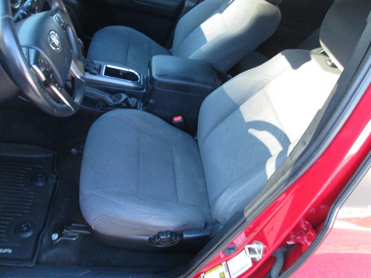 Used 2019 Toyota Tacoma TRD Off-Road image 16