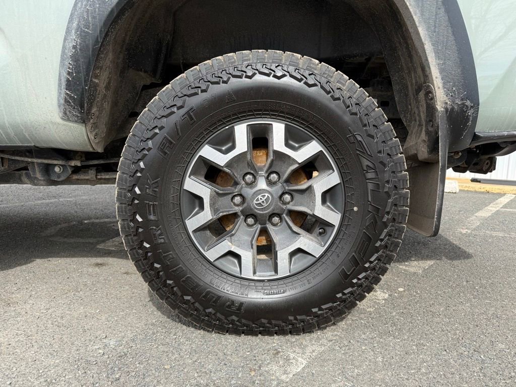 Used 2022 Toyota Tacoma TRD Off-Road image 18