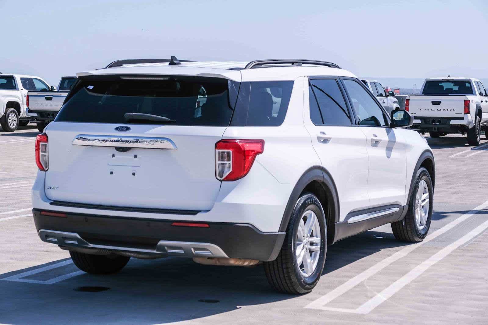 Used 2023 Ford Explorer XLT w/ Equipment Group 202A RWD image 4